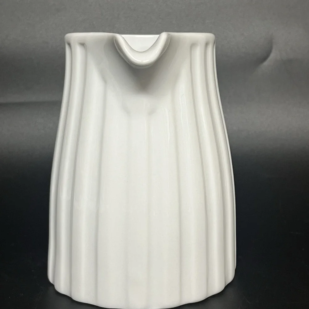 Crate & Barrel White Ribbed Design 3.75